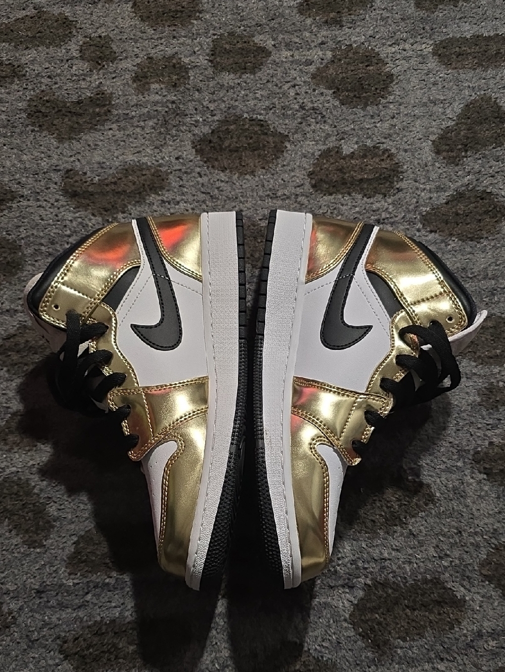 Air Jordan Mid SE Metallic Gold